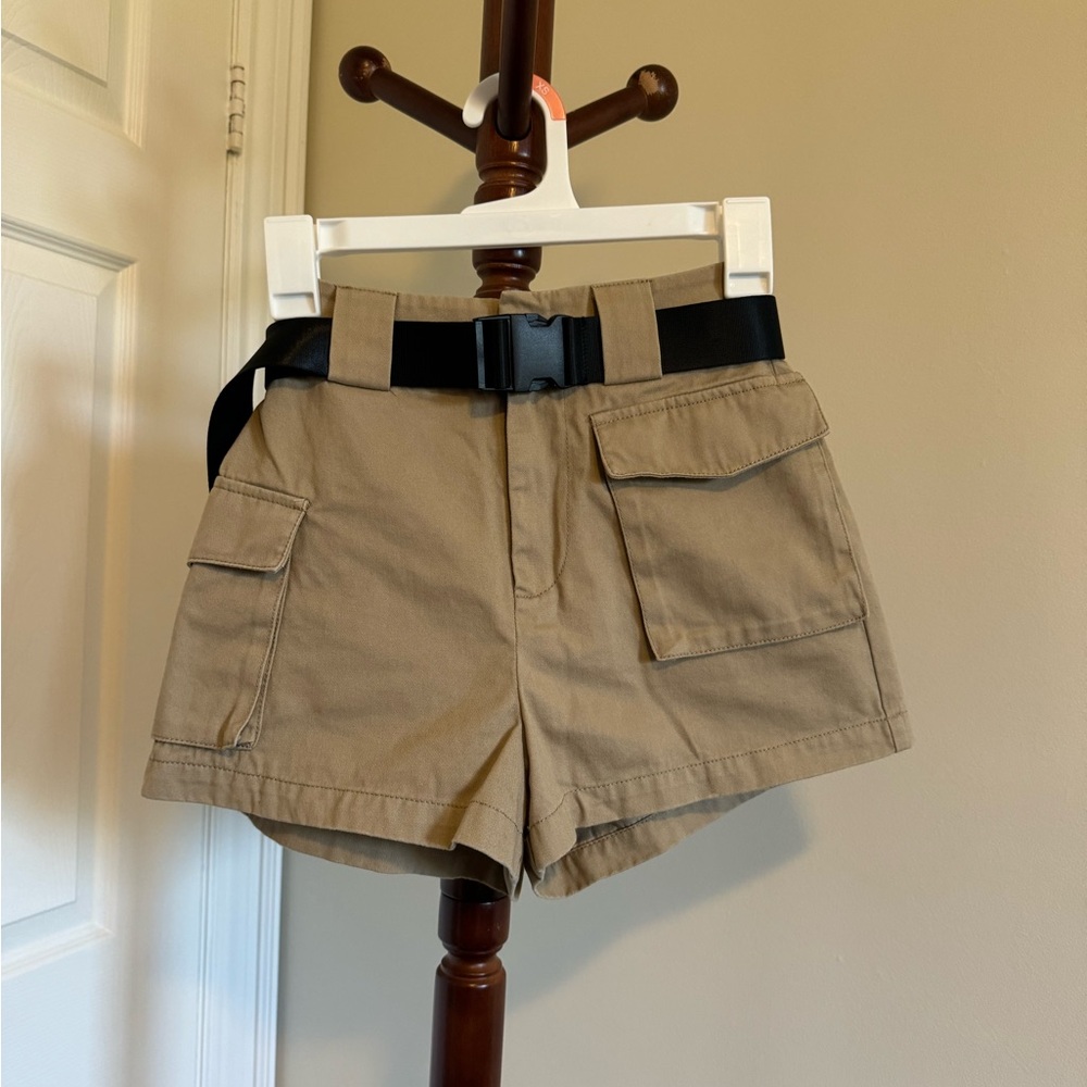 Aritzia (TNA) Cargo Short - Size XXS - Tawny / Tan